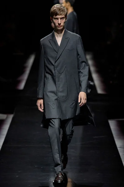 Look 10